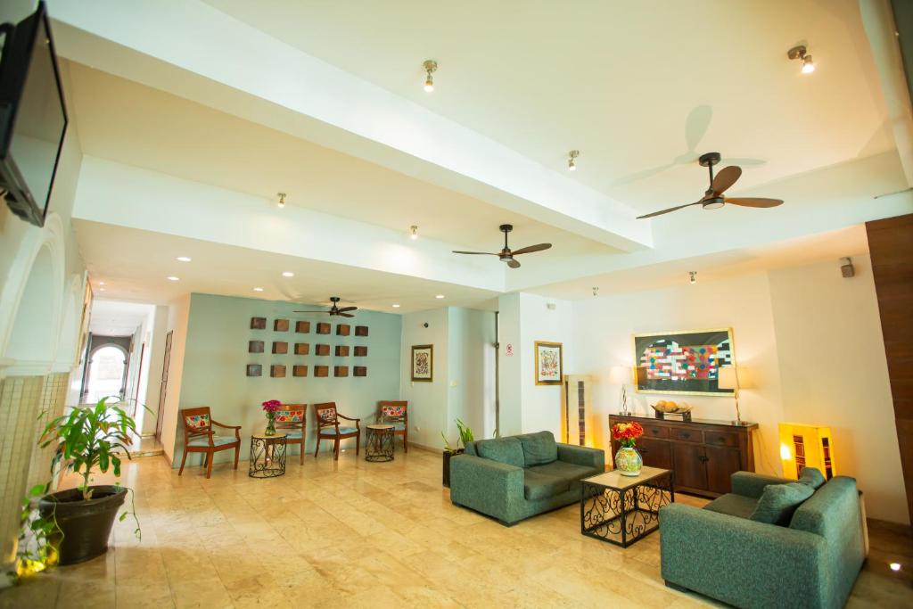 a living room with two blue couches and a table at Hotel Nacional Merida in Mérida