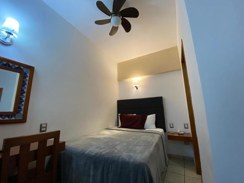 Postel nebo postele na pokoji v ubytování Hotel El Relicario