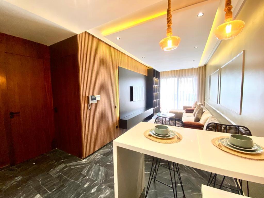 NEW modern 1 BR, 1min fr tramway - Appartamento Con Terrazza