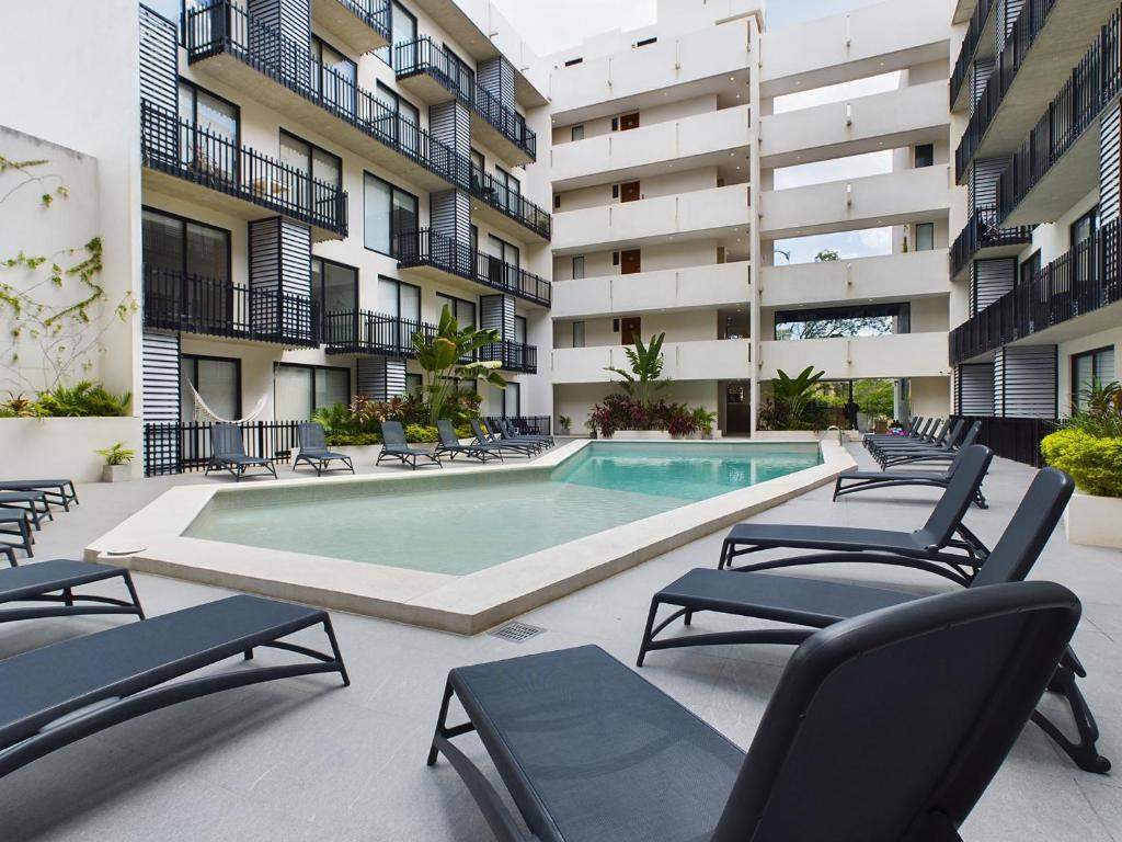 Bazen v nastanitvi oz. blizu nastanitve Spacious and centrally apartment a few streets from the beach By Yeah