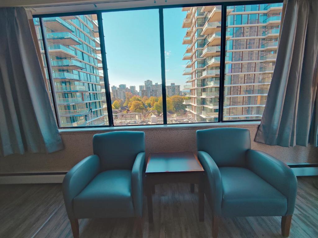 Posezení v ubytování Divya Sutra Suites on Robson Downtown Vancouver