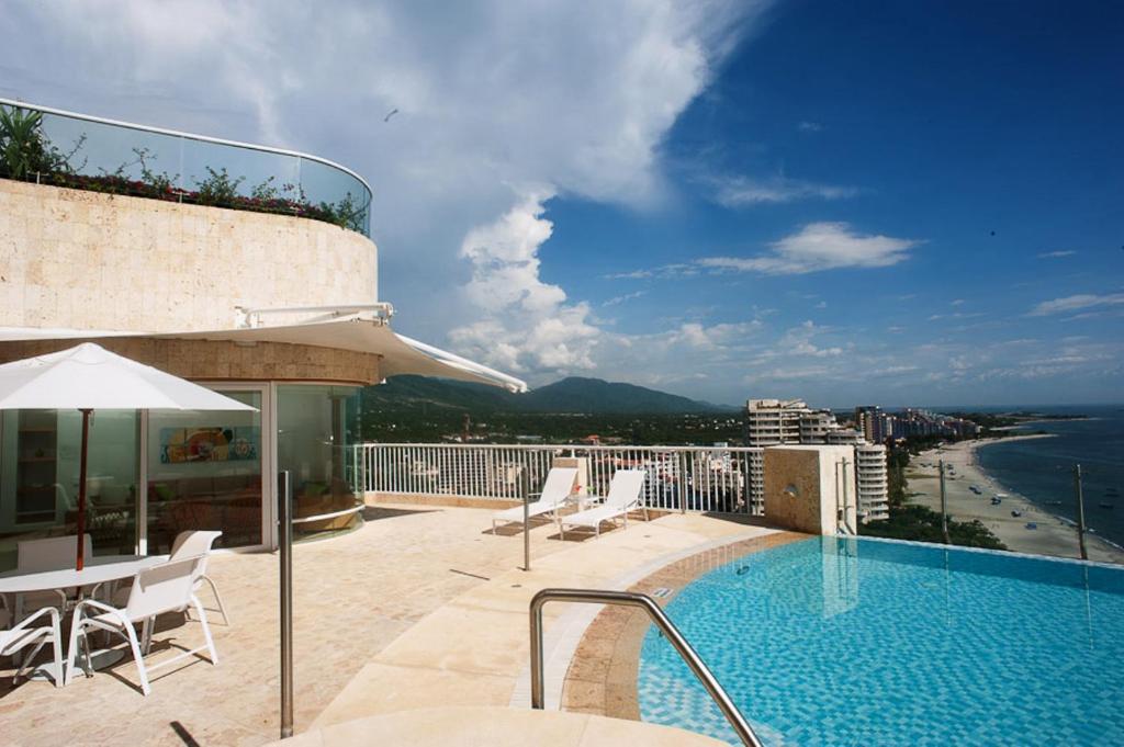 Bazén v ubytování Hotel Irotama del Mar nebo v jeho okolí