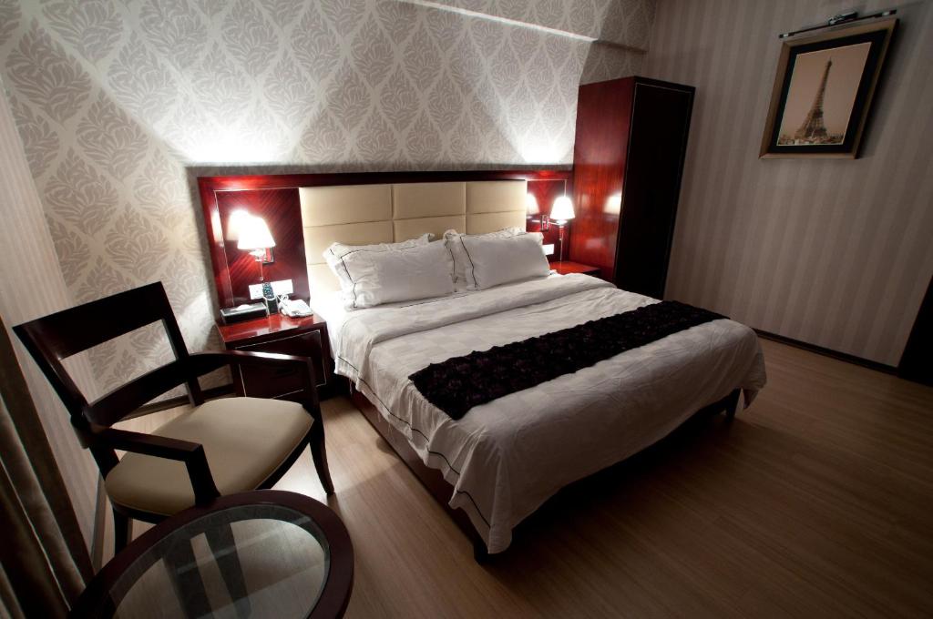 Postel nebo postele na pokoji v ubytování Pariss Hotel