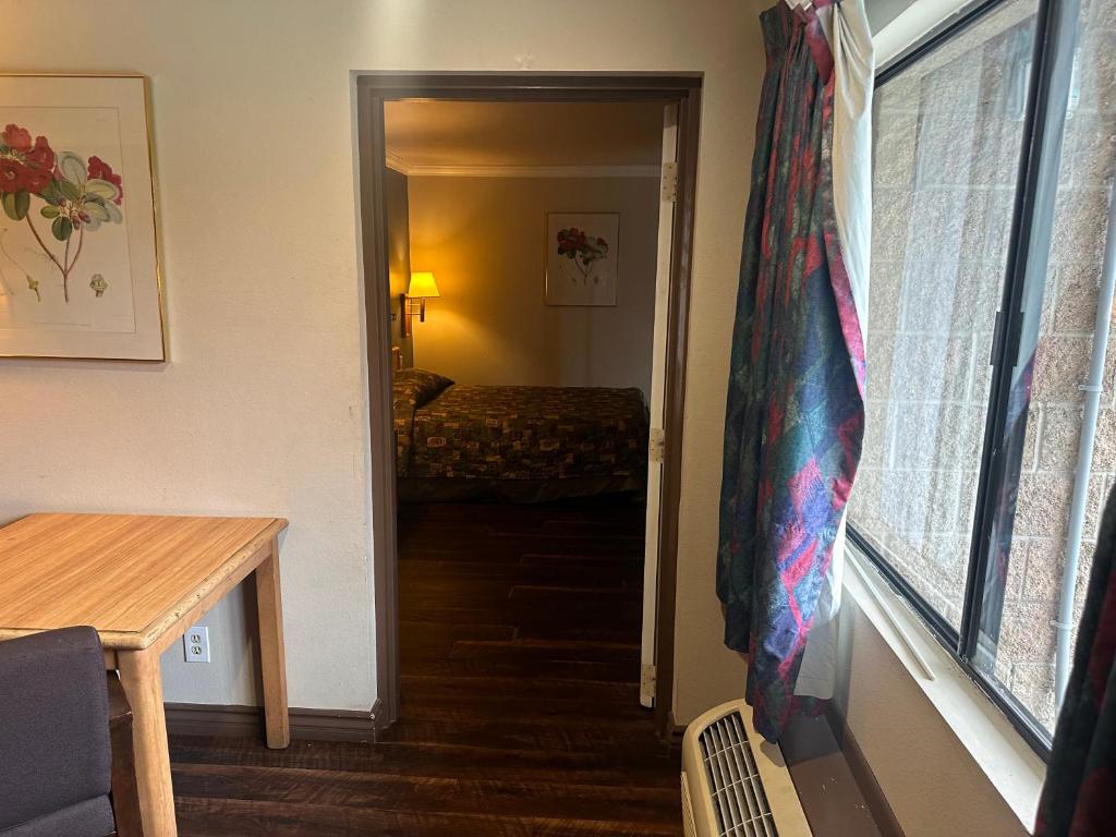 Palm Inn Hotel near Tyler Mall Riverside - Suite King De Luxe