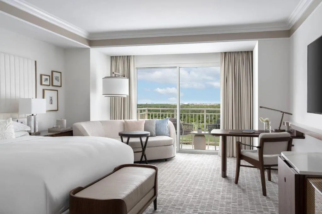 1 King Bed, Lakefront View, Pool View, Guest Room