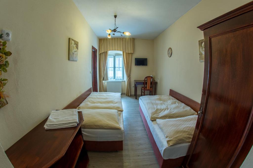 Postel nebo postele na pokoji v ubytování Pension Centrum