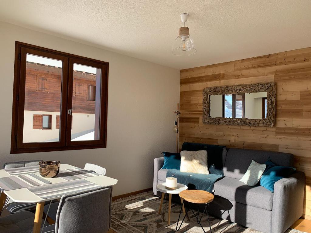 a living room with a couch and a table at Appartement Le Grand-Bornand, 1 pièce, 4 personnes - FR-1-467-91 in Le Grand-Bornand