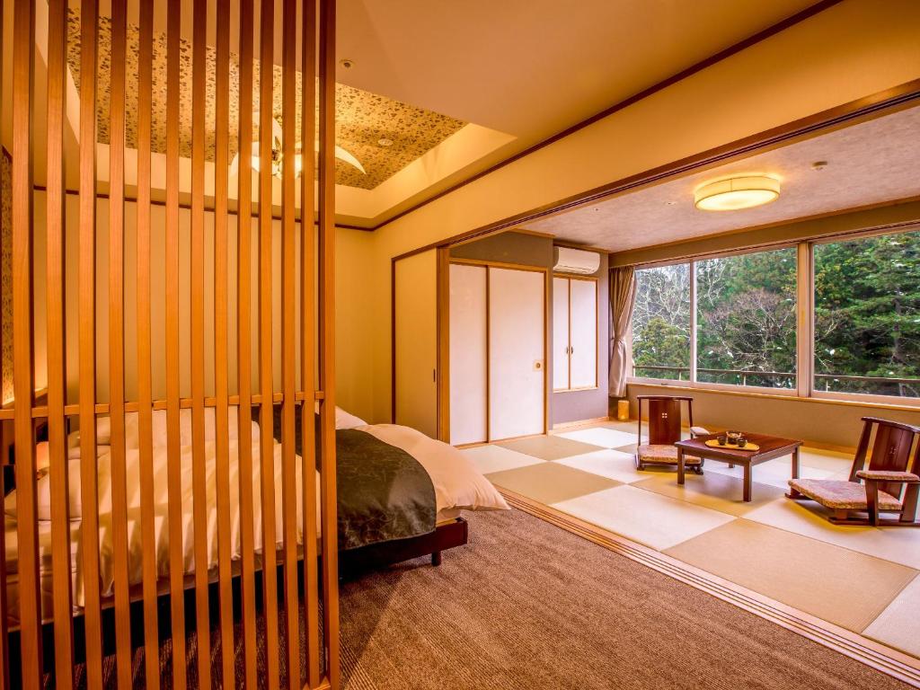 Posezení v ubytování Ooedo Onsen Monogatari Premium Yoshinoya Irokuen