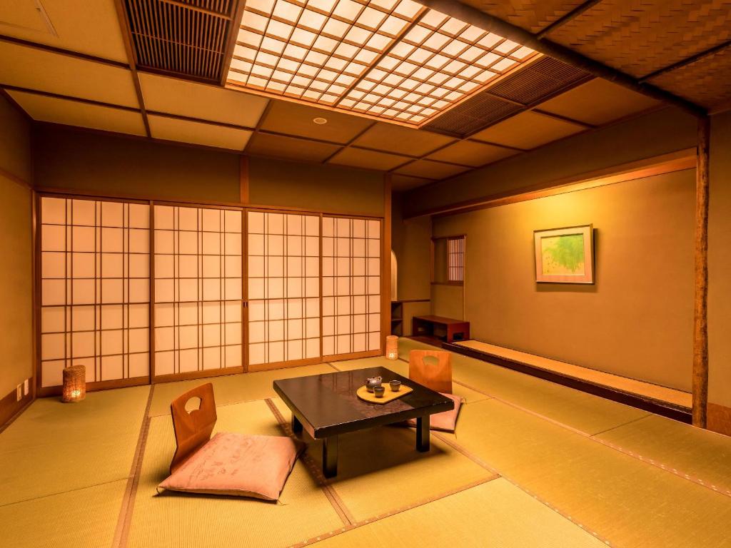 Posezení v ubytování Ooedo Onsen Monogatari Premium Yoshinoya Irokuen