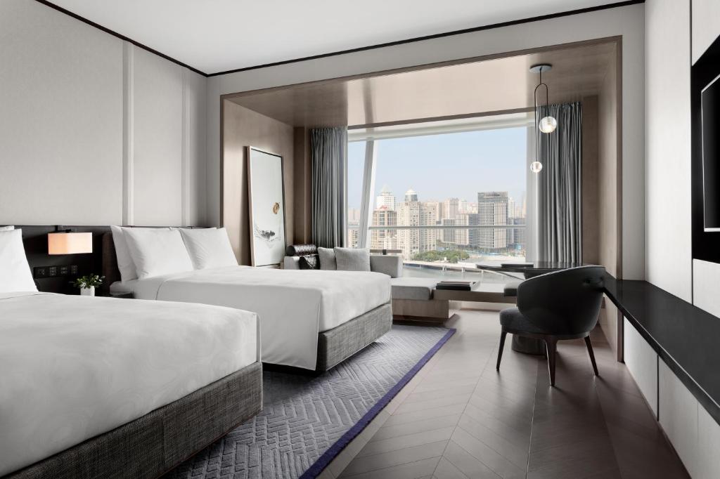 Postel nebo postele na pokoji v ubytování JW Marriott Marquis Hotel Shanghai Pudong