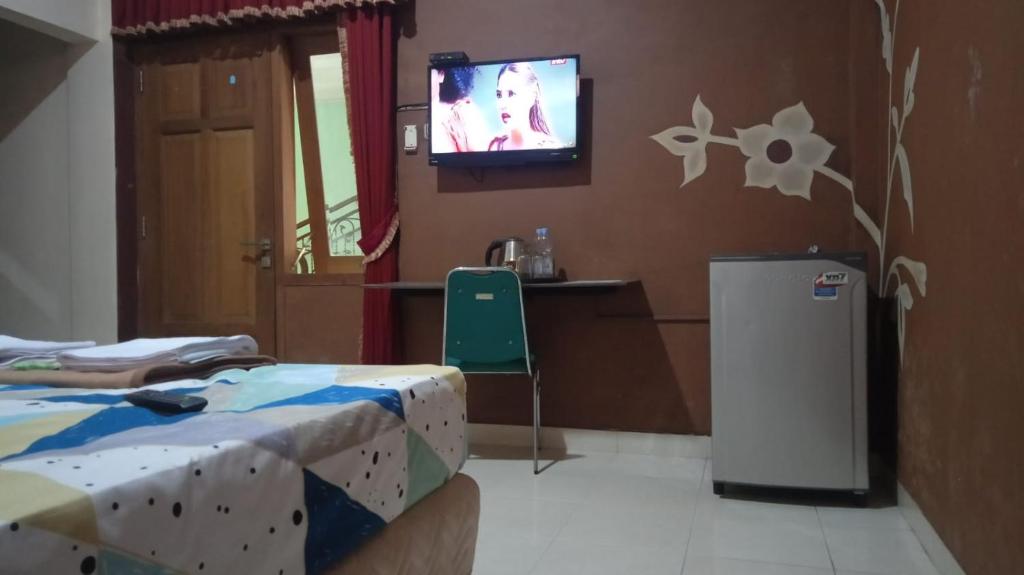 Azifa inn solo near RS JIH Solo - Quarto Duplo Da Família