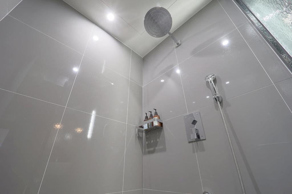 Koupelna v ubytování HOTEL YUNA Business