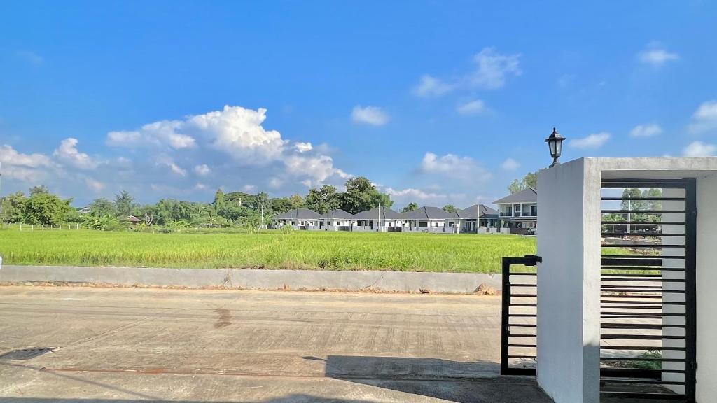บ้านใหม่สไตล์นอร์ดิก Home Saendee สงบเงียบเป็นส่วนตัว - Three-Bedroom House