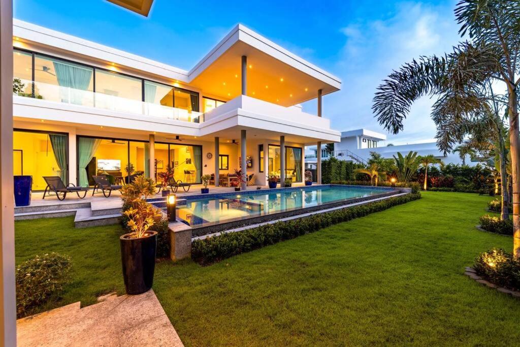 Picture of Luxury Private Pools Luxury Private Villas With Infinity Pool, Jacuzzi