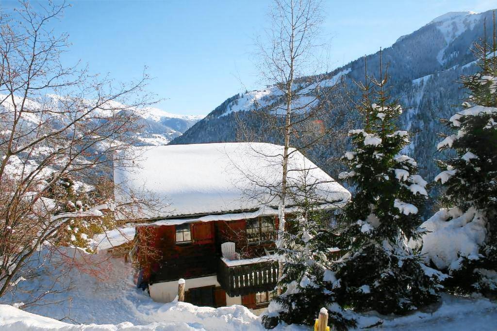 a snow covered house with a snow covered roof at Freude am Berg in Malix