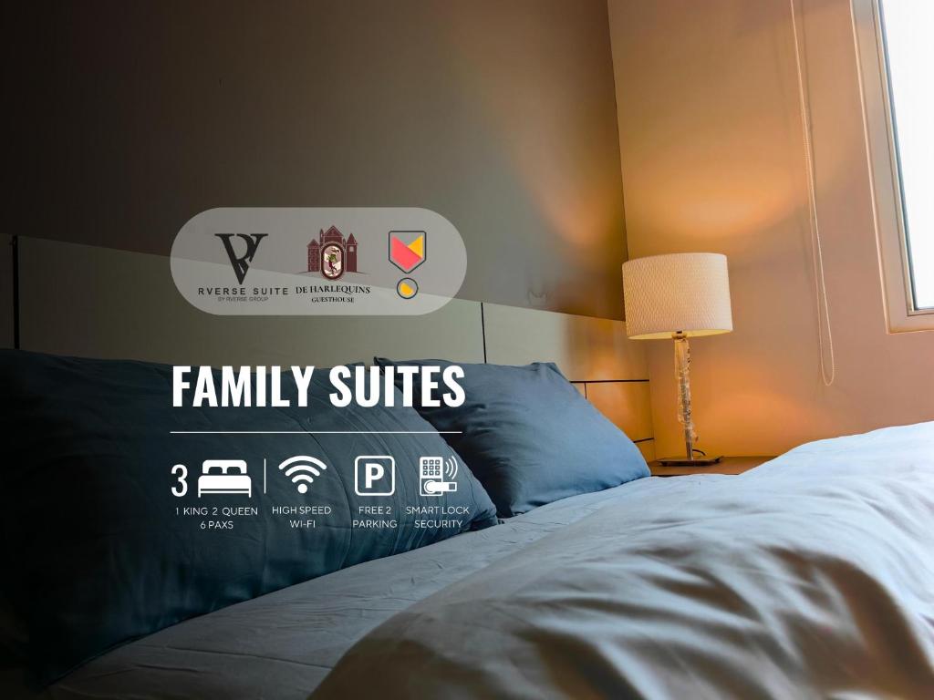 una camera con un letto e una suite familiare firmata di Windmill Upon Hills, Genting Highlands a Resorts World Genting