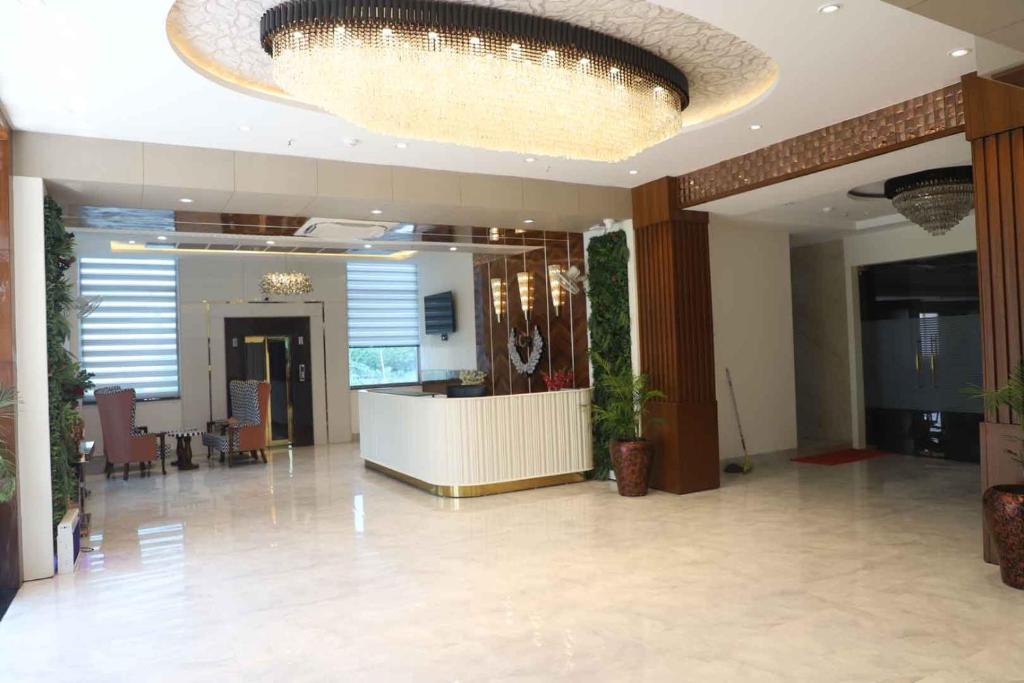 Lobby o reception area sa Golden Stone Resorts