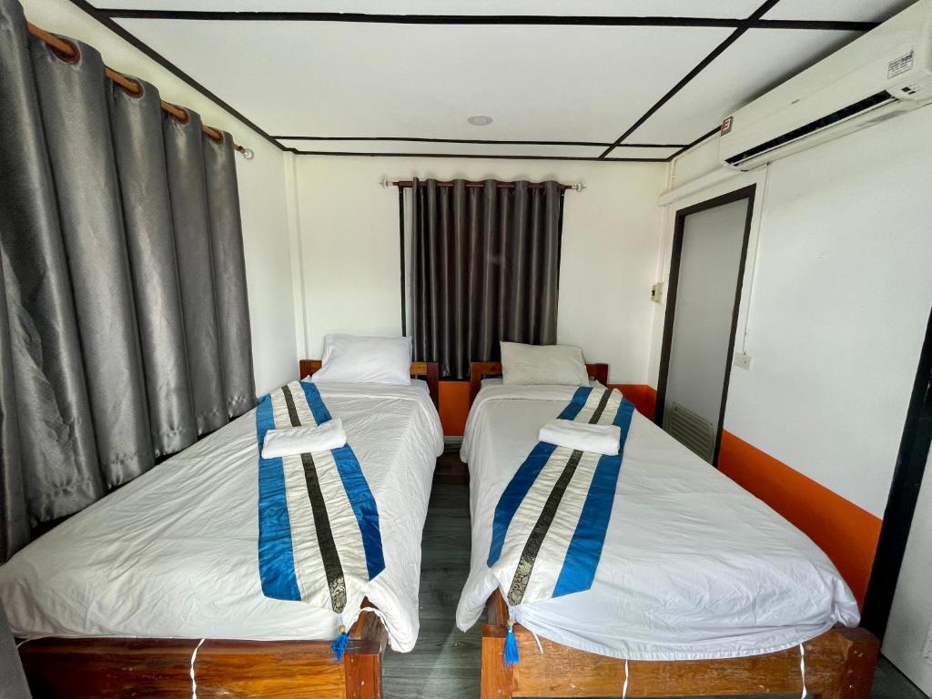 Postel nebo postele na pokoji v ubytování Revolution Hostel Pai
