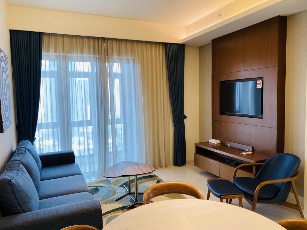 TV a/nebo společenská místnost v ubytování Tribeca Serviced Hotel by Millennium