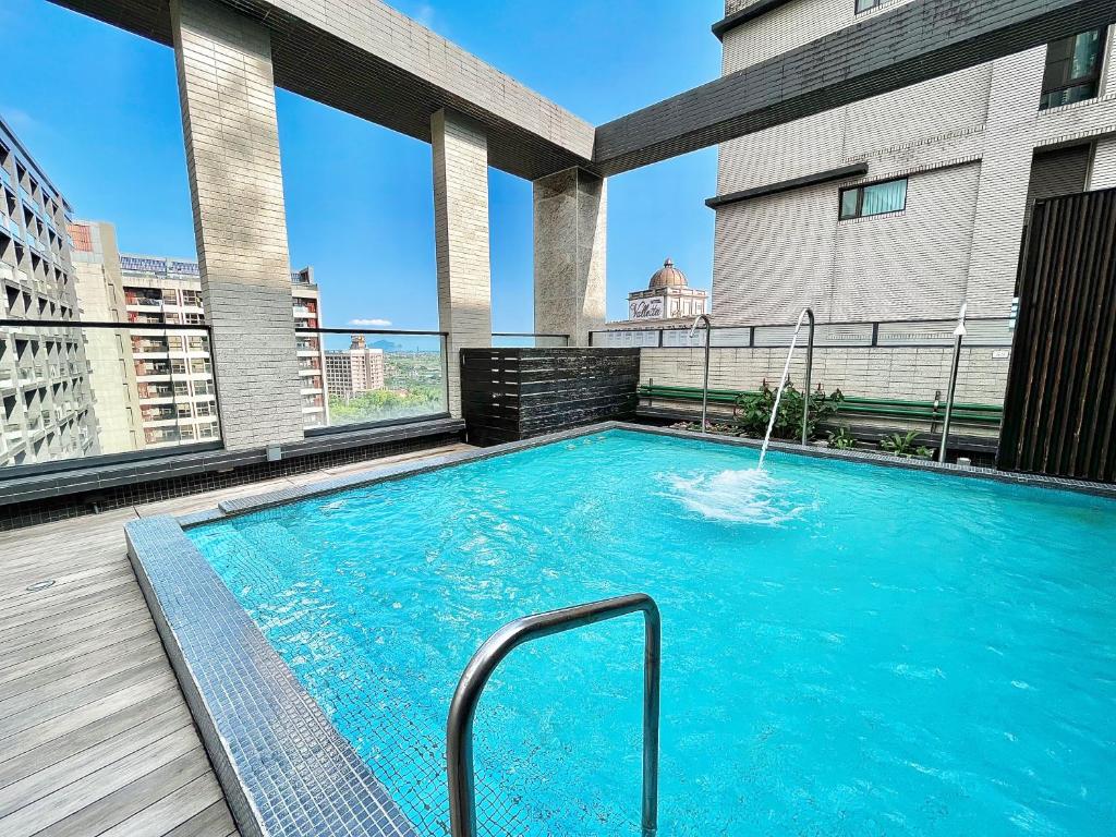 Bazén v ubytování Vasty Jiaoxi Hotel nebo v jeho okolí