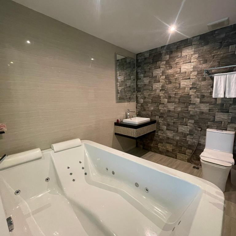 THE TJ HOTEL Pattaya - Resim 18