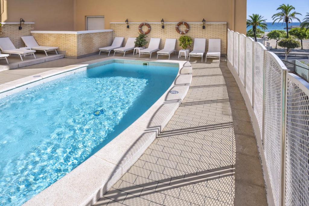 Bazén v ubytovaní Hotel Rovira alebo v jeho blízkosti