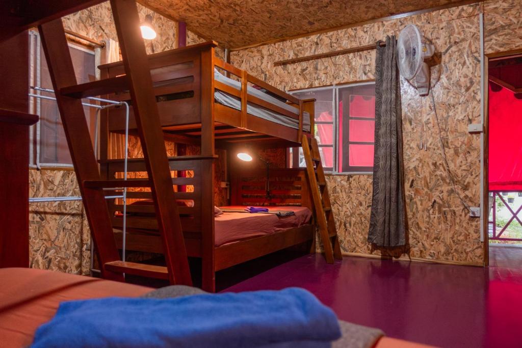 Postel nebo postele na pokoji v ubytování BB Dorm Koh Kood