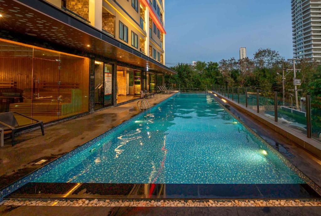 THE TJ HOTEL Pattaya - Resim 2