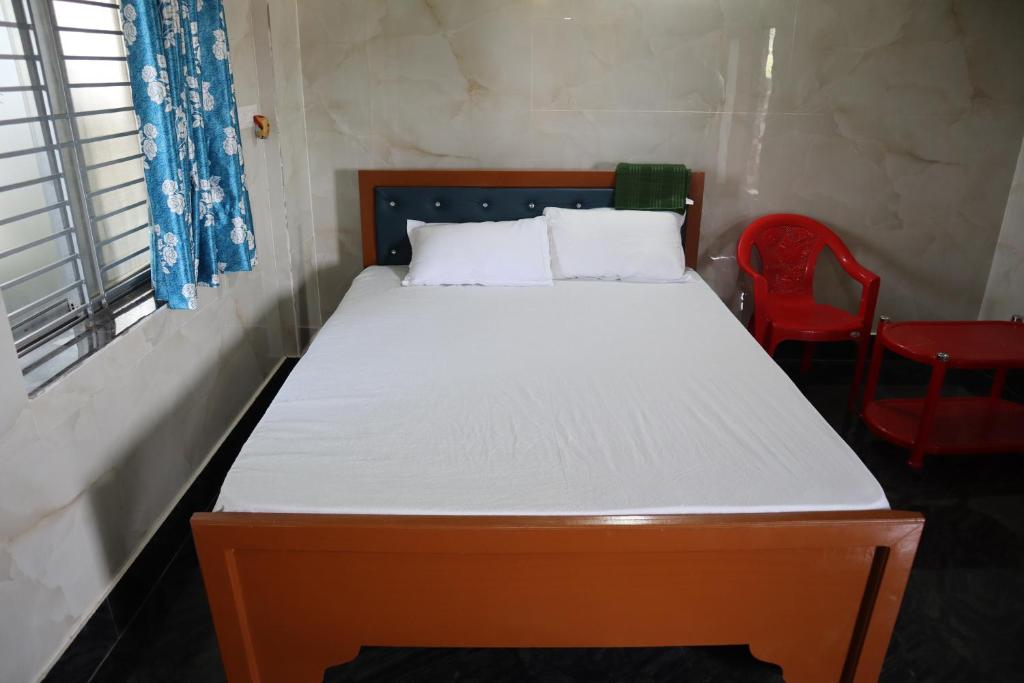 Postel nebo postele na pokoji v ubytování Jagannatha Guest House