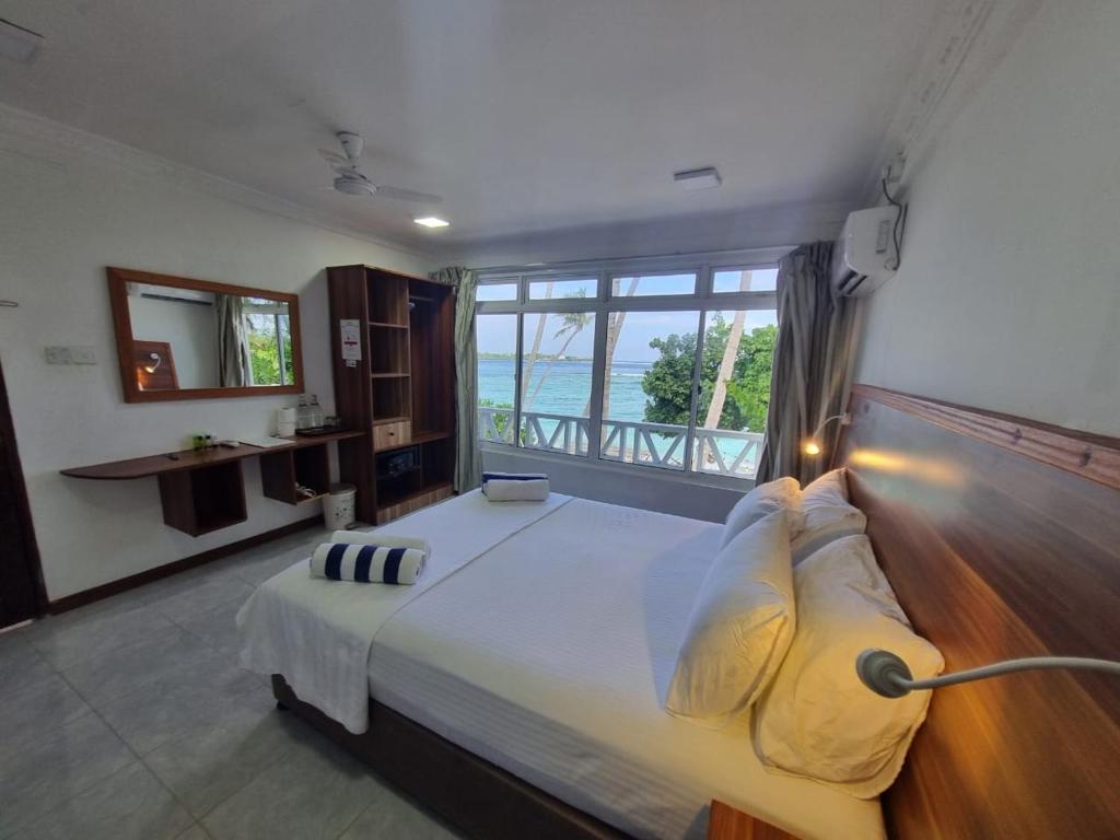 Postel nebo postele na pokoji v ubytování Batuta Maldives Surf View