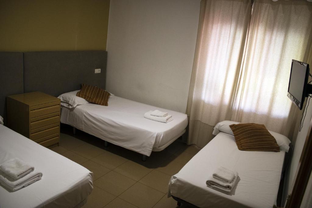 Posteľ alebo postele v izbe v ubytovaní Hostal Valdepeñas by Bossh Hotels