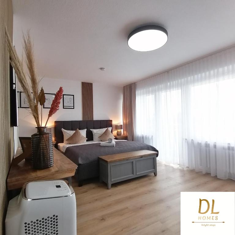 Hotel SKY INN - Messe contactless check in, a bedroom with a bed and a large window at SKY INN - Messe contactless check in in Hannover