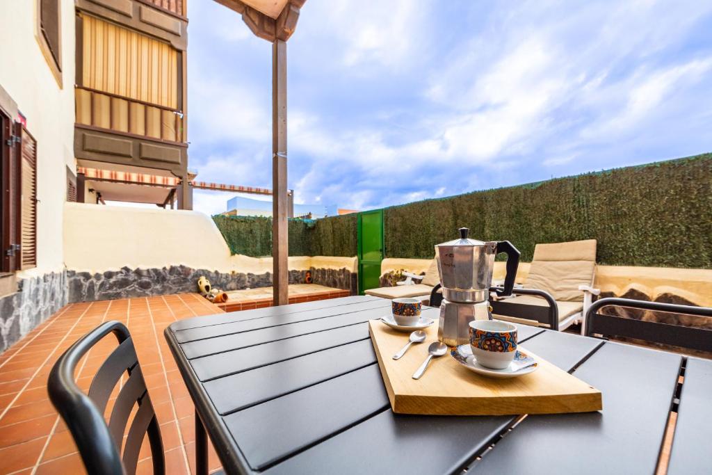 Příslušenství pro přípravu čaje a kávy v ubytování Gaviota Real en Balcon del Mar