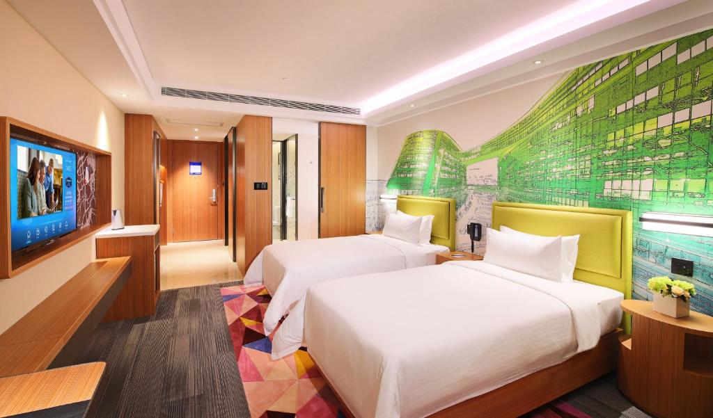 Postel nebo postele na pokoji v ubytování Hampton by Hilton Shanghai Hongqiao NECC