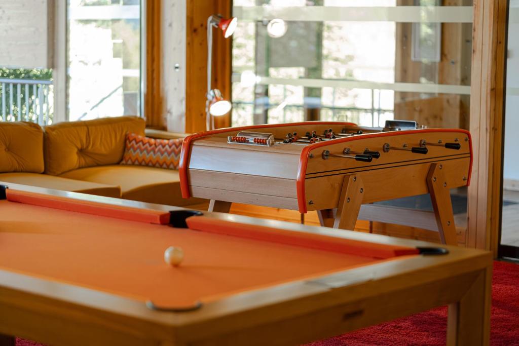 Biliár nebo kulečník v ubytování Big Sky Hotel & Spa