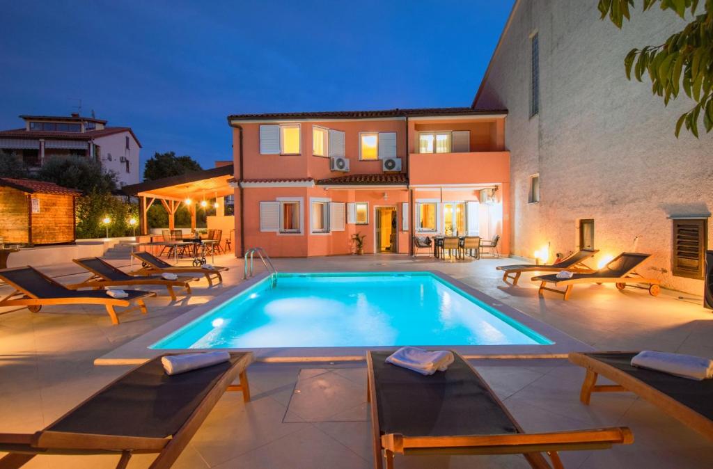 Villa Natalia near the Sea - by Istrabook