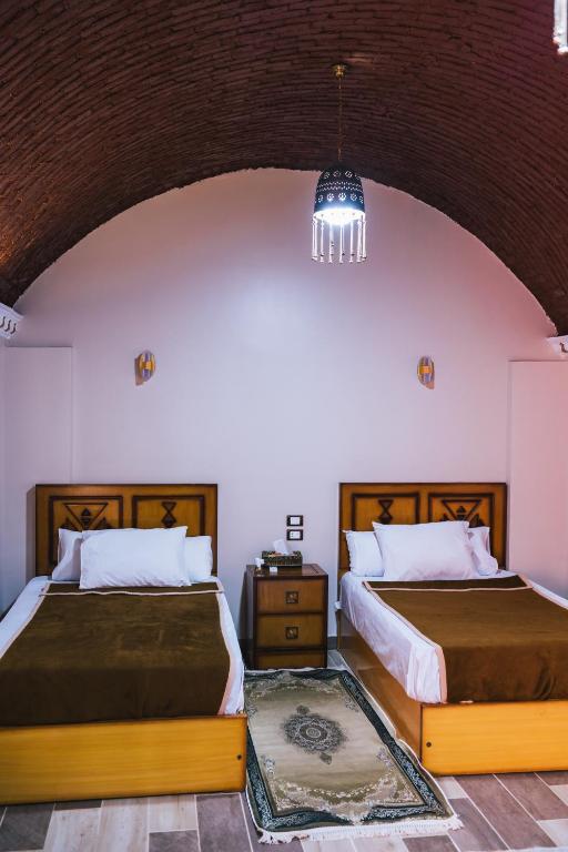 Tuya Hotel房間的床