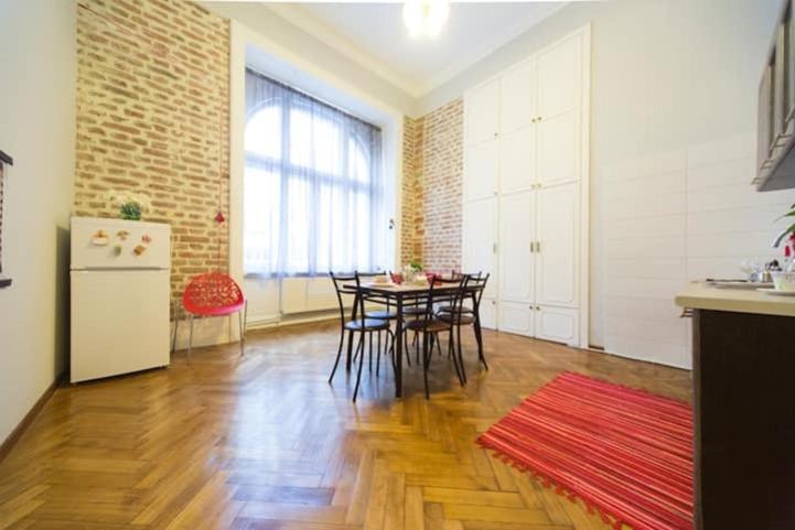 Apartment On Tabidze 3/5