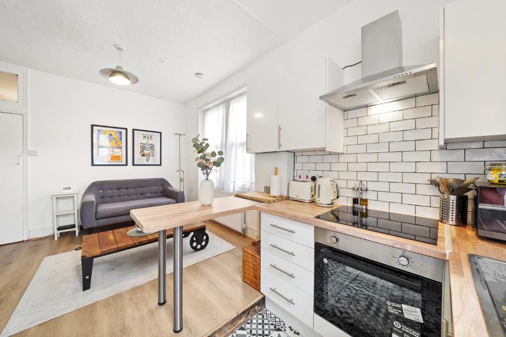 Gallery image of Lovely - 3 Bedroom Garden Flat - Fulham in London