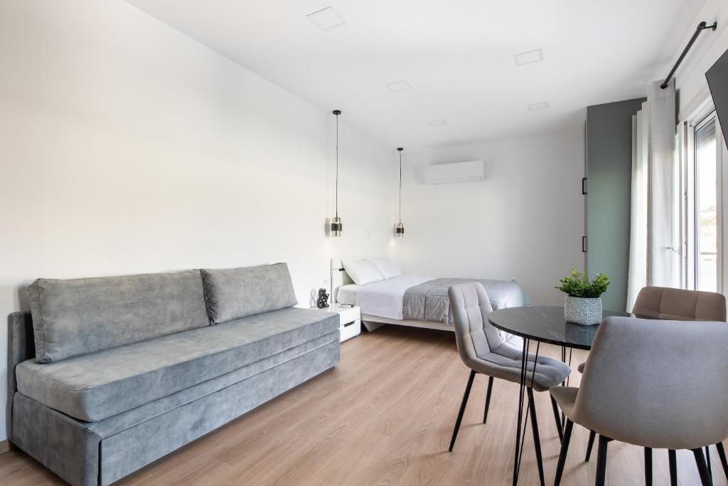 Boutique Studios near Airport photo