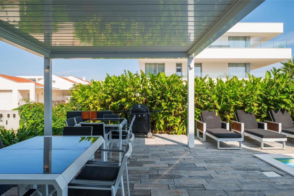 Balkon lub taras w obiekcie Suncana Villa Sukosan