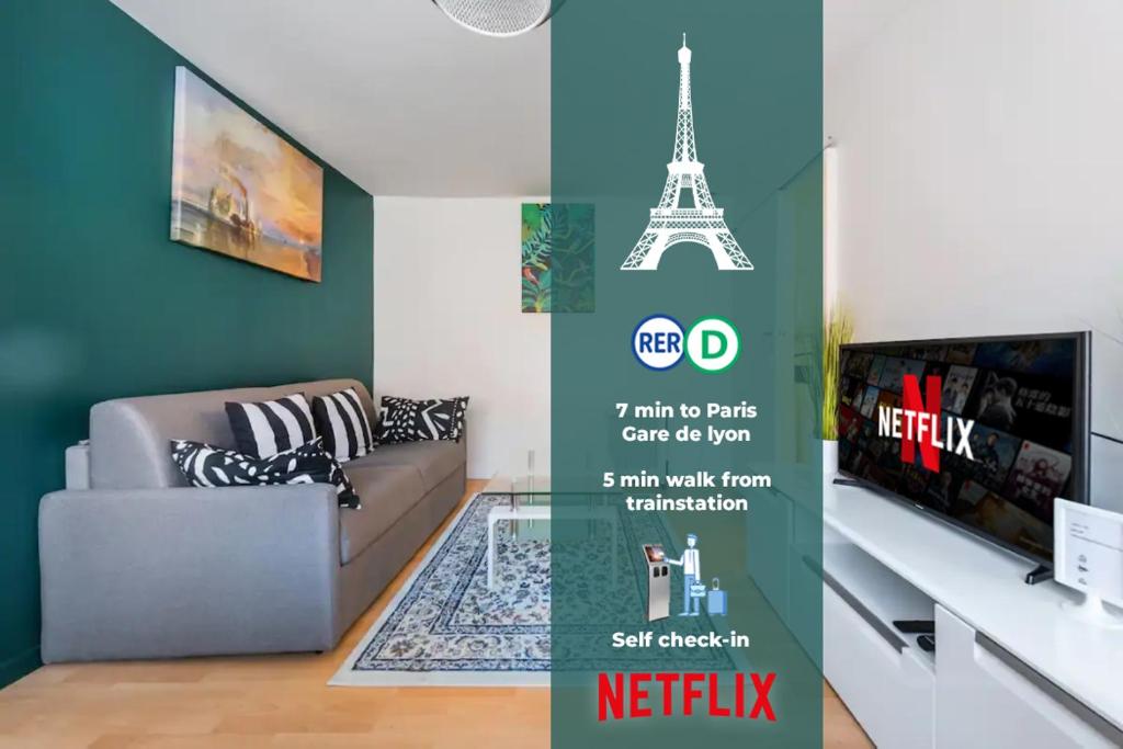 um panfleto para uma sala de estar com um sofá e uma televisão em Big 1 BR - Paris 12ème - Gare de Lyon - Orly em Alfortville