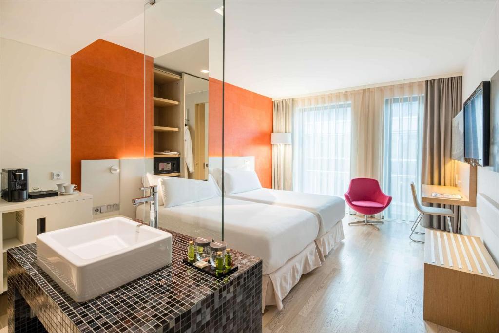 Postel nebo postele na pokoji v ubytování Barceló Hamburg