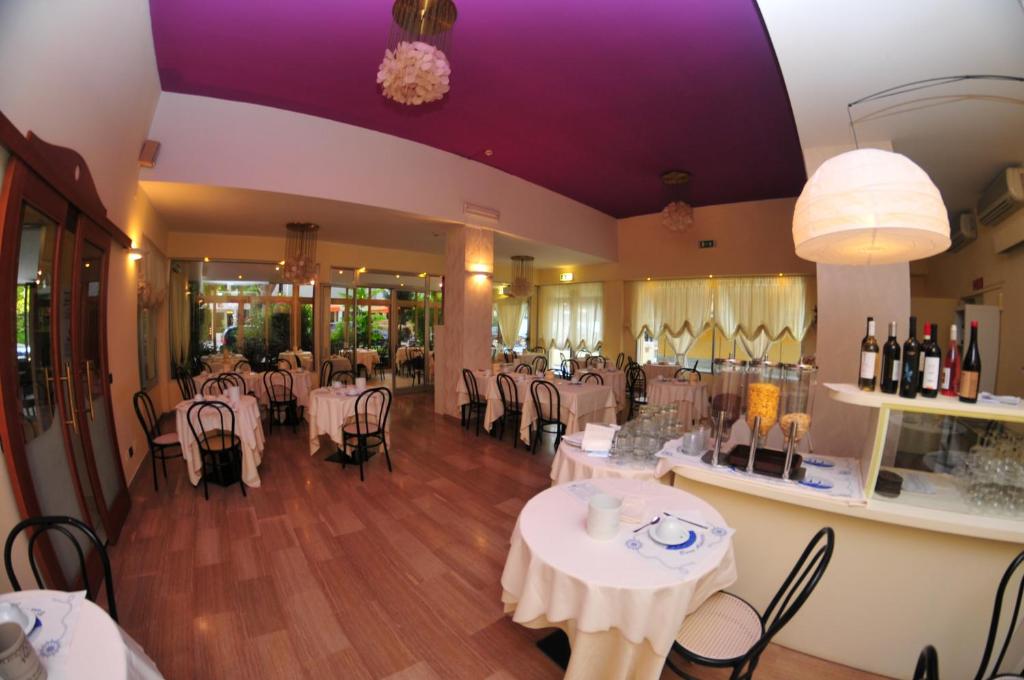 Restaurace v ubytování Hotel Antonella