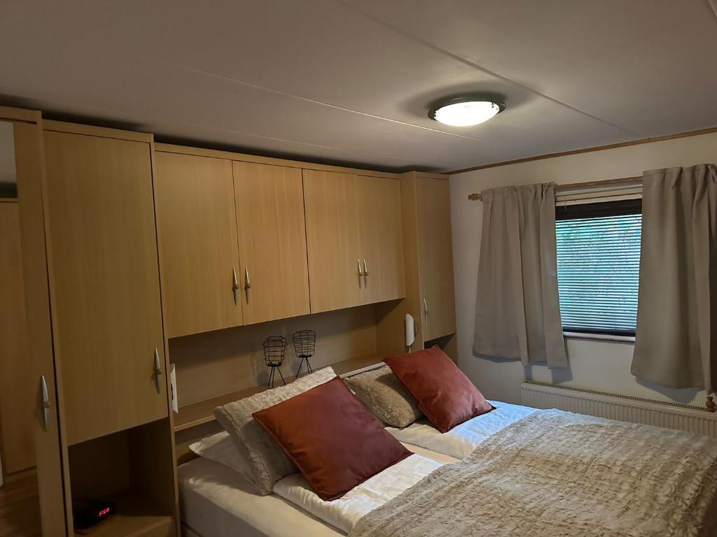 Postel nebo postele na pokoji v ubytování Chalet Makkum V10