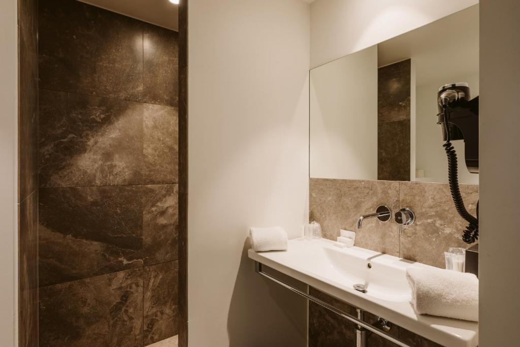 Koupelna v ubytování Serwir Hotel