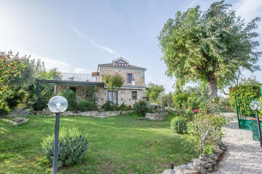 an old house with a garden in front of it at Villa Ada - Casale nel Sannio in Torrecuso