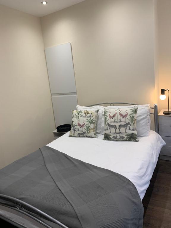 a bedroom with a bed with white sheets and pillows at Pasture Place in Goole