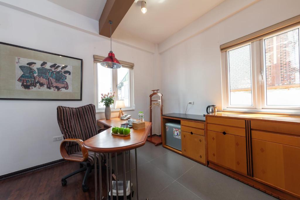 Golden Sunshine Villa Hotel and Travel - 4