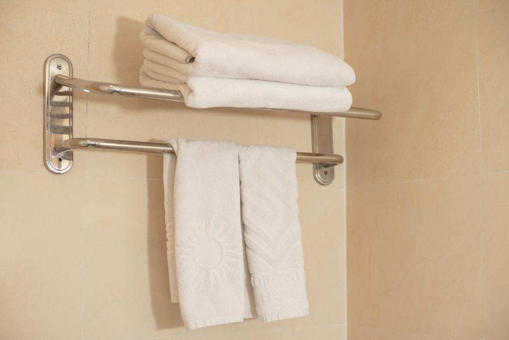 Golden Sunshine Villa Hotel and Travel - 10